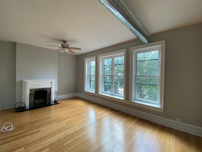 Building Photo - 2719 N Pine Grove Ave