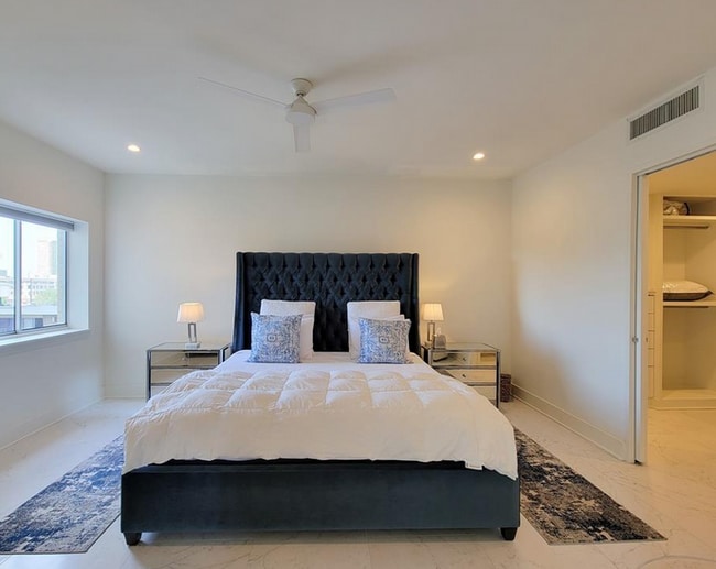 Building Photo - 2929 Buffalo Speedway