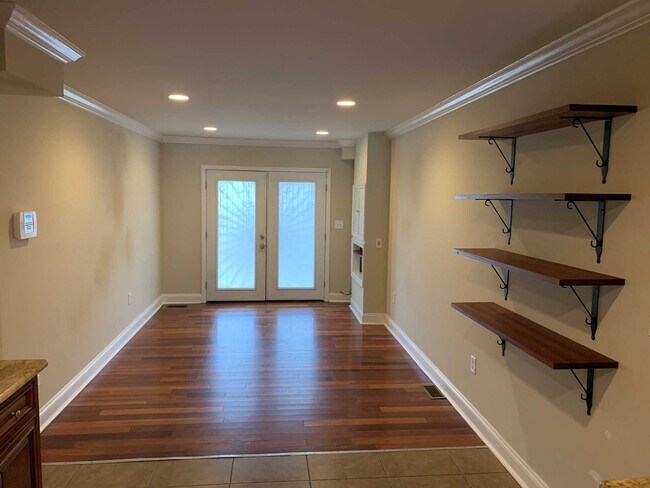 Building Photo - Charming 2 Bedroom/2.5 Bathroom Apartment in Pigtown, MD!