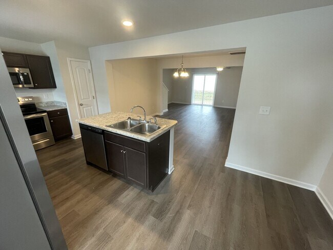 Foto del edificio - 3 Bedroom 2.5 Bathroom Townhome!