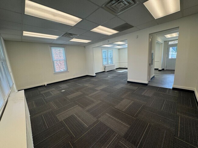 Foto del edificio - Old Charm, New Shine — Spacious 4 Bed Home...