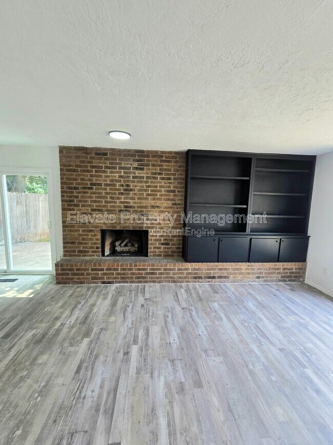 Foto del edificio - 524 Westwood Ct
