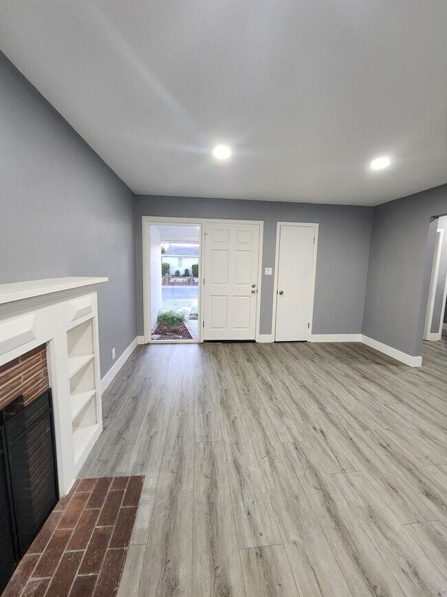 Foto del edificio - Charming 3-Bedroom Home for Rent in a Quie...
