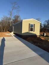 Building Photo - 501 Mercedes St