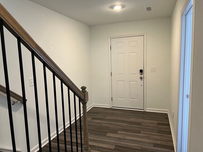 Building Photo - 815 Basswood Gln Trl