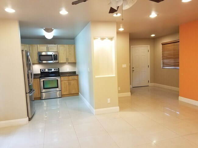 Foto del edificio - Pet Friendly, Ground Level, W/D, AC, Great...