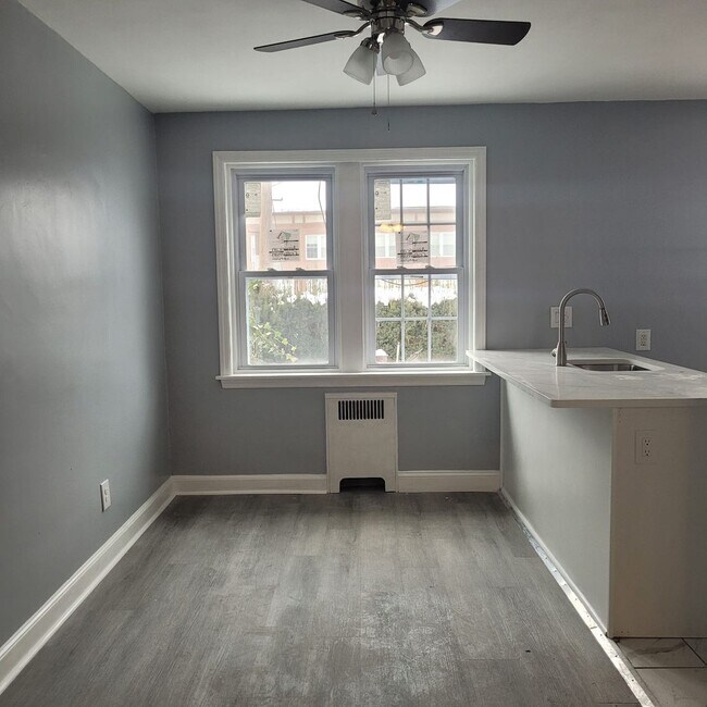 Building Photo - Showing now!