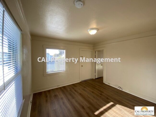Building Photo - Two bedroom one bath house in South Salinas!
