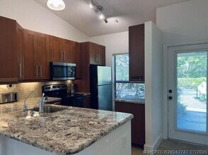 Building Photo - 3054 S Oakland Forest Dr