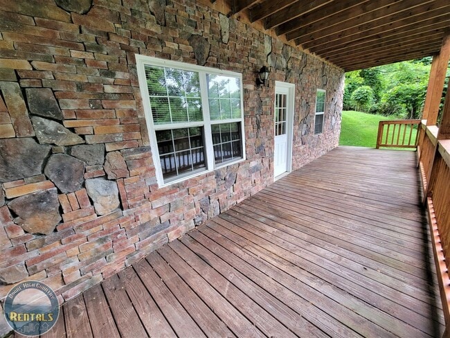 Building Photo - 647 Junaluska Rd