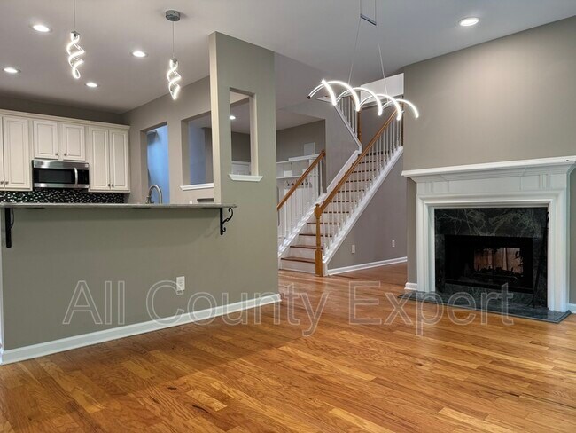 Building Photo - 2046 Beaumont Ln