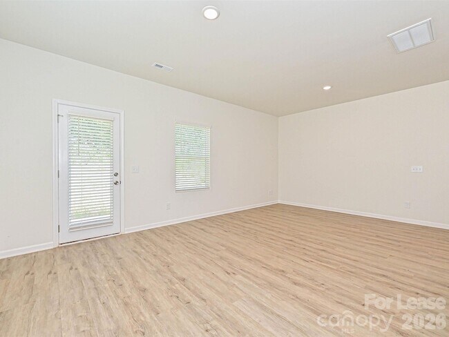 Foto del edificio - 1725 E Cloaninger Ave