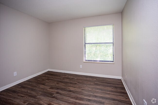 2BR, 2BA - 985SF - B1 - Second Bedroom - Cross Creek