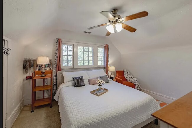 Foto del edificio - 8304 Buchanan Ave