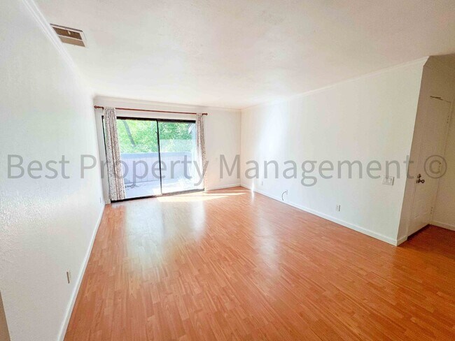 Foto del edificio - Perfect Shape Warm Springs Condo next to J...