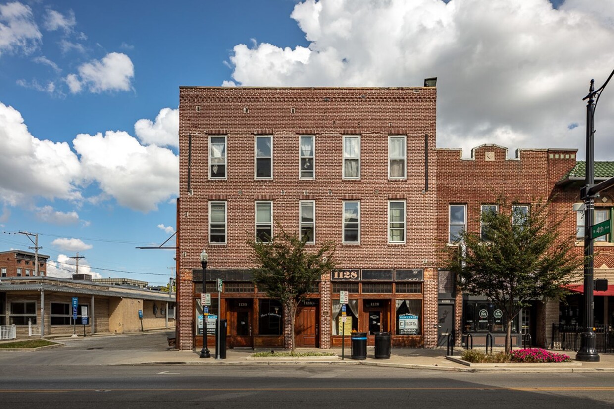 Building Photo - 1128-1130 N. High St.