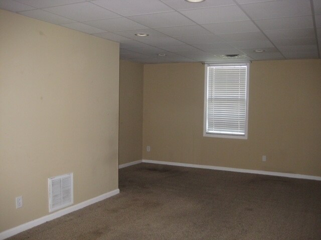 Foto del edificio - 722 N Woodson Rd