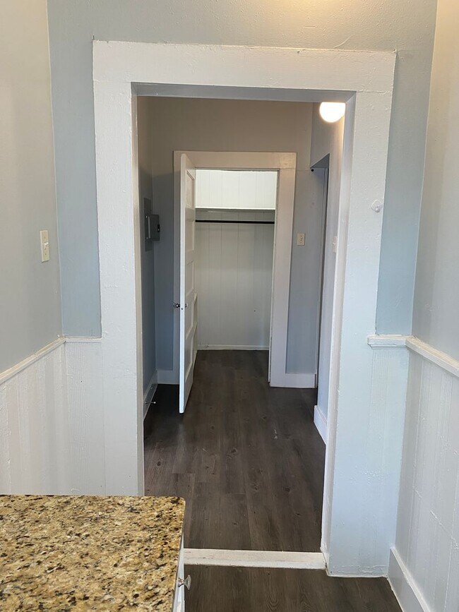 Foto del edificio - **MOVE-IN SPECIAL**  Vintage 1-Bedroom Near The Pearl