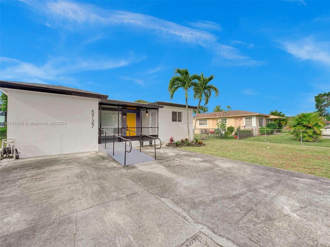 Primary Photo - 5727 SW 27th St