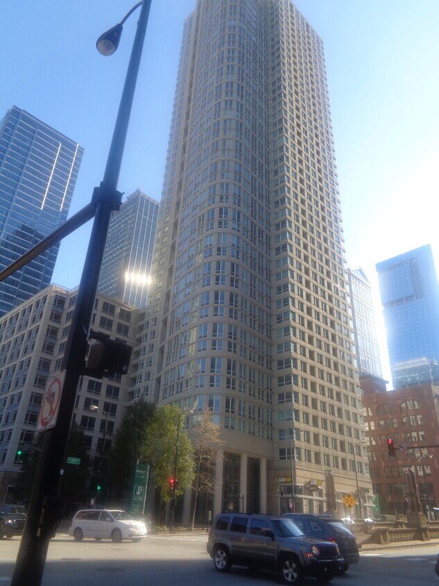 Foto principal - 345 N LaSalle St