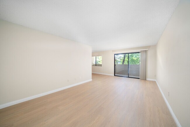 Foto del edificio - 12244 Riverside Dr