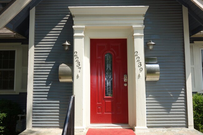 Single entry Leads to hallway with separate unit entrances - 2239 E 18th St