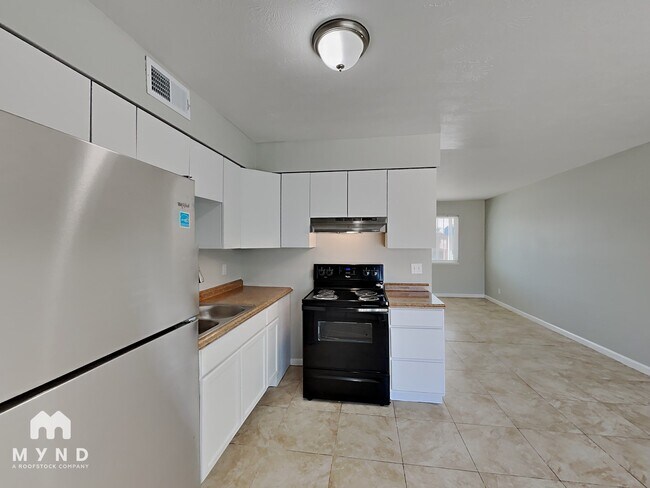 Foto del edificio - 640 Hause Ave