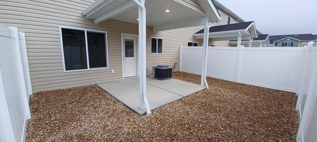 Primary Photo - New 3 Bed 2.5 Bath Cedar Bend Townhome
