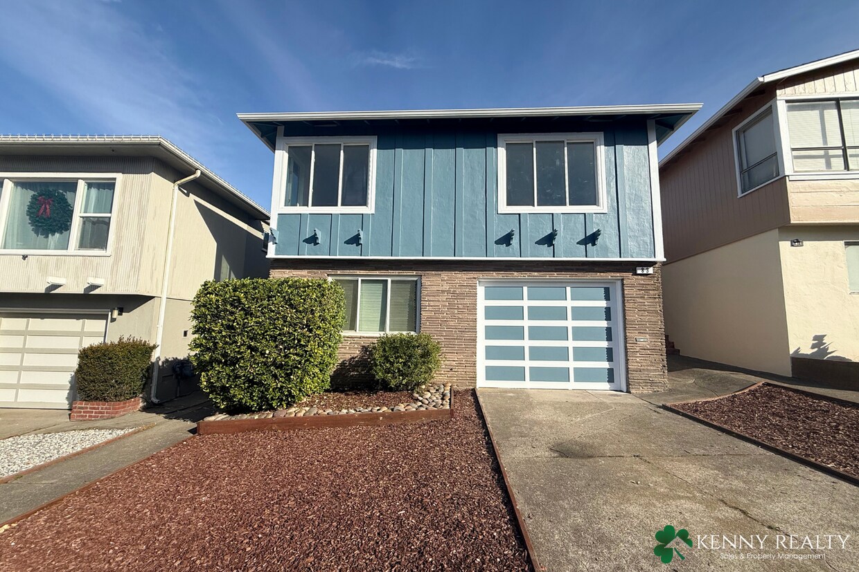 Primary Photo - Newly Remodeled 5BR/3BA Home w/ City + Ocean Views in Daly City