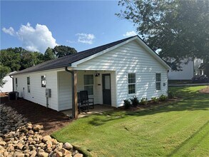 Building Photo - 5956 Moon Dr