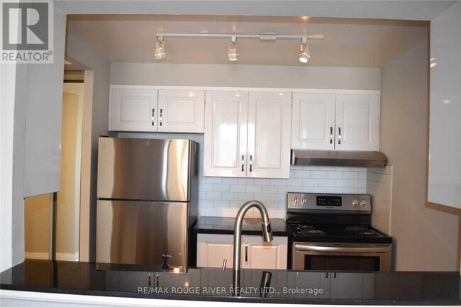 Photo du bâtiment - 1655-1655 Pickering Pkwy