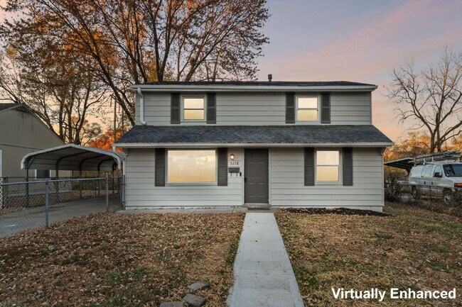 Foto del edificio - Beautifully renovated 5-bedroom, 2 full bath home ready for move-in!  1st month's rent is FREE!*