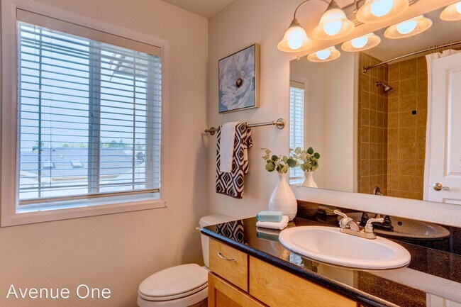 Building Photo - 2 br, 1 bath House - 2417 NW 59th St #W402