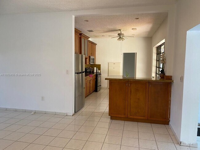 Foto del edificio - 1121 NE 199th St