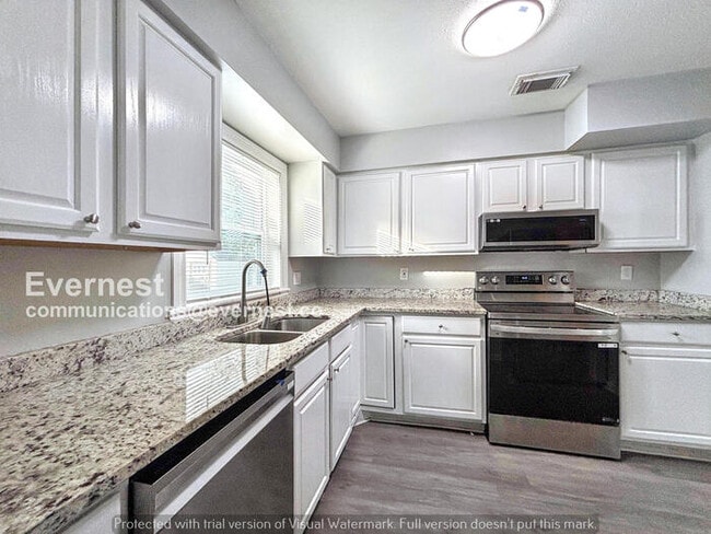 Building Photo - 300 S Palermo Ave