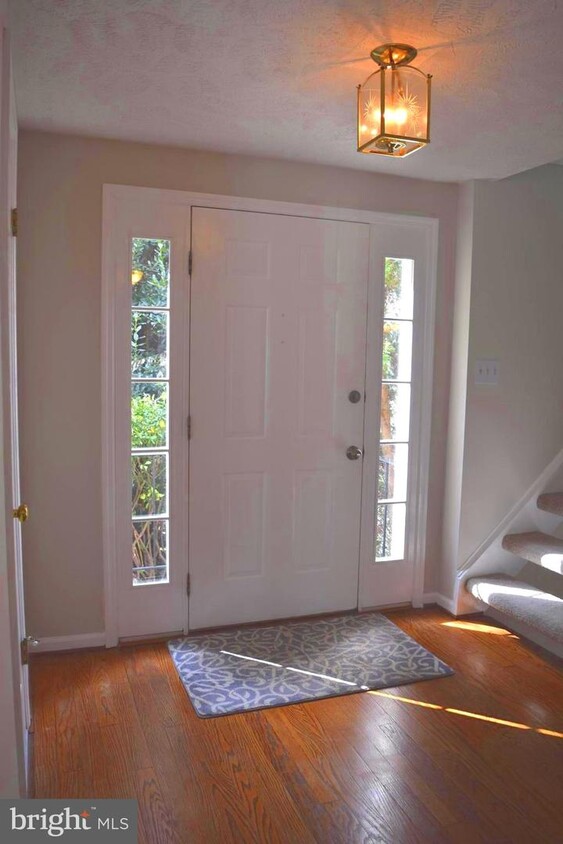 Primary Photo - 1549 Autumn Ridge Cir