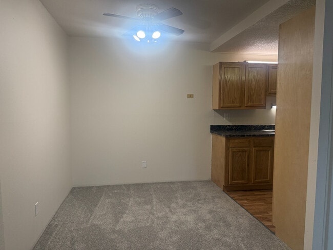 Building Photo - Woodbridge Manor Apartments