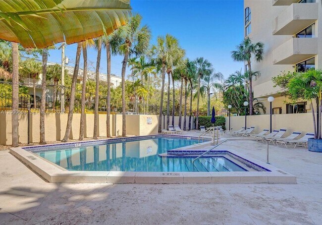 Foto del edificio - 2715 Tigertail Ave