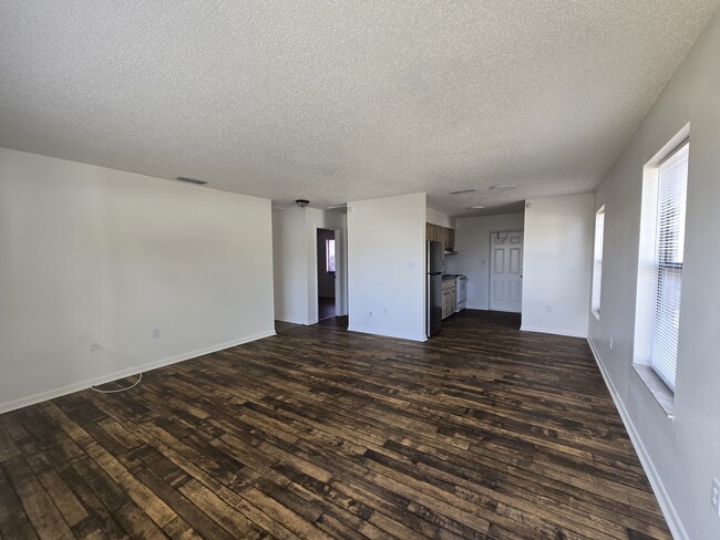 Building Photo - 1436 E Main St