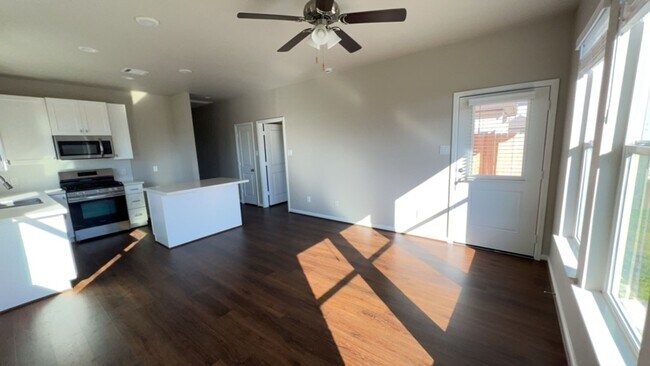 Foto del edificio - 1033 Tillman Ln