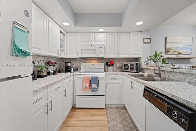 Foto del edificio - 100 SW 130th Terrace