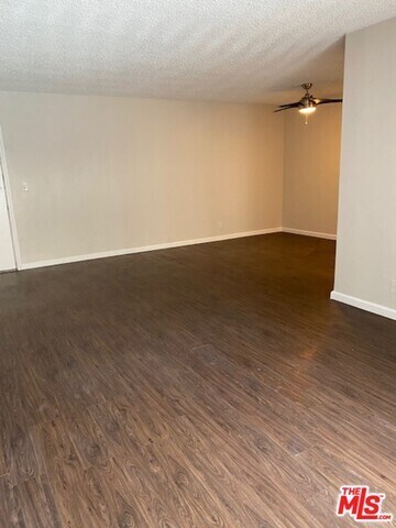 Foto del edificio - 6230 Reseda Blvd