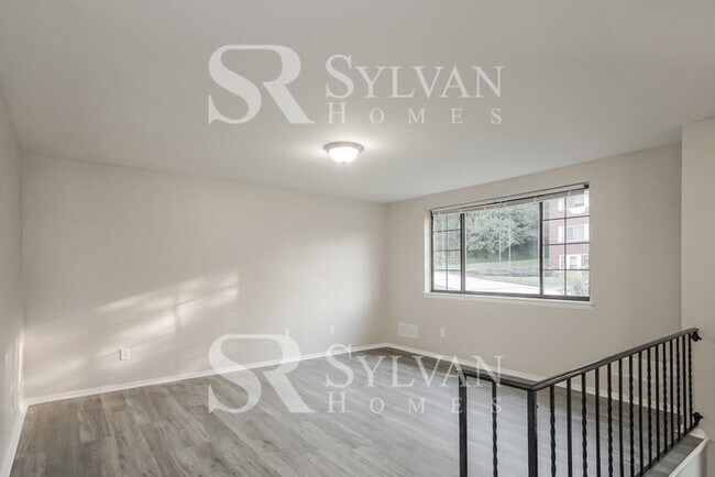 Foto del edificio - Charming 3BR 2.5BA split foyer home