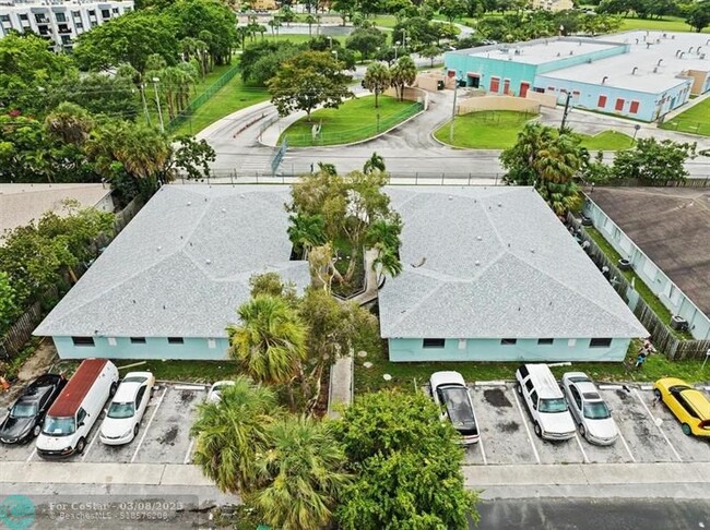 Foto del edificio - 5744 NW 27th Ct