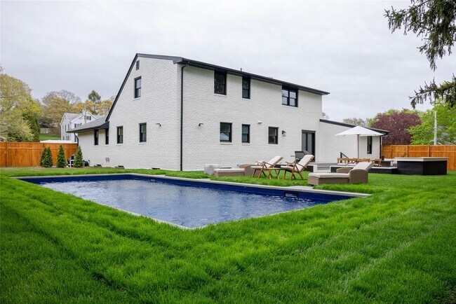 Foto del edificio - 17 Underhill Dr