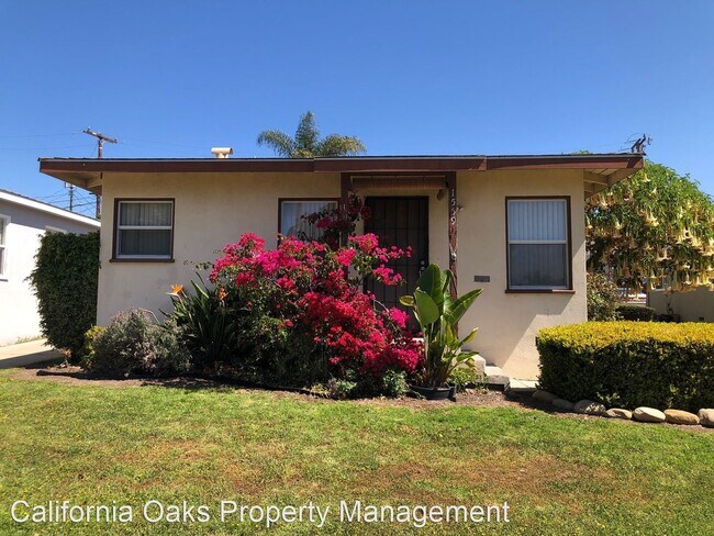 Building Photo - 1559-1563 Santa Barbara St