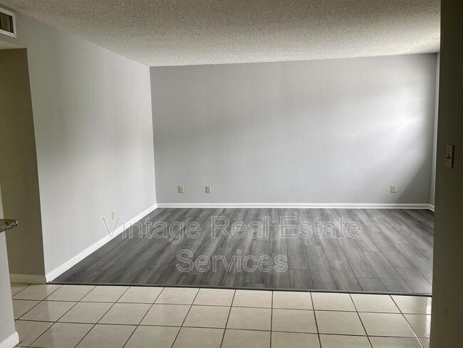 Building Photo - 3102 W Horatio St