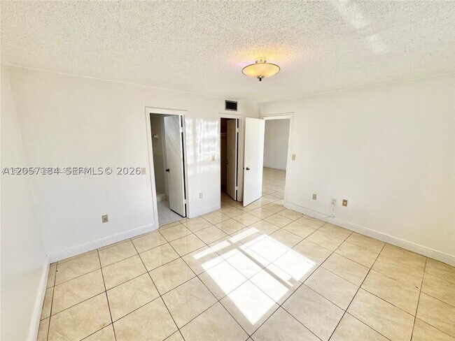 Foto del edificio - 10090 NW 80th Ct