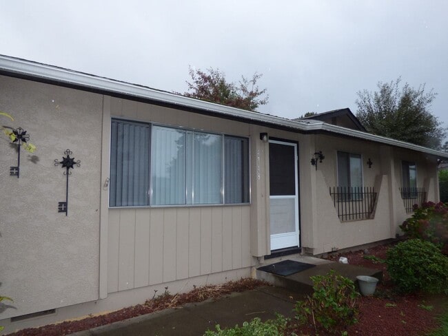 Building Photo - 3 bed 1 bath House