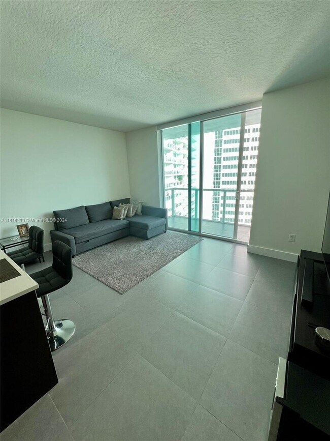 Building Photo - 1900 North Bayshore Drive Apt #2807, Miami...